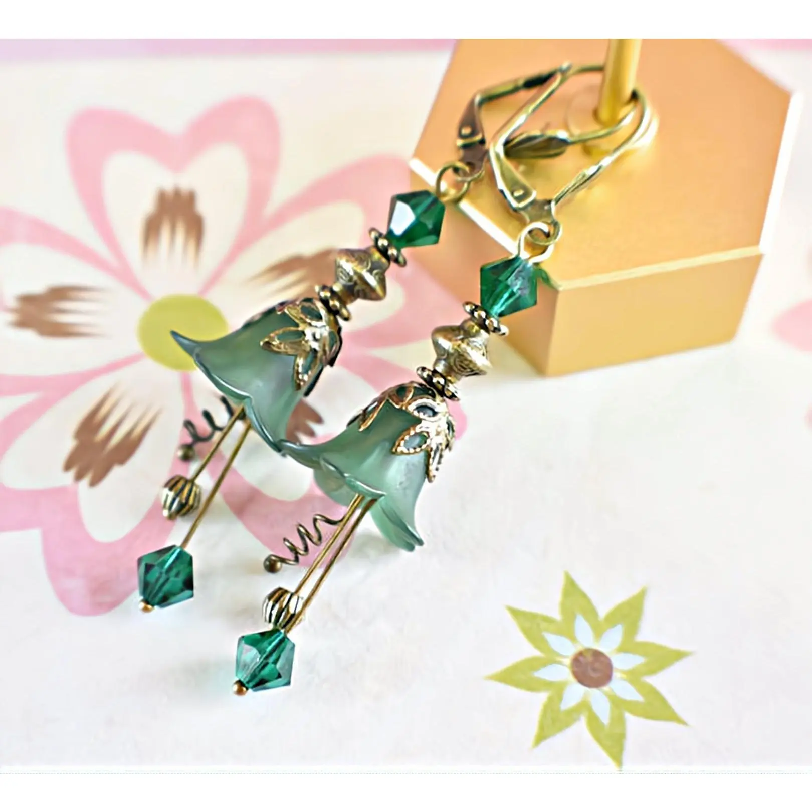 Chic Brico Vintage Victorian Style Emerald Green and Antique Bronze Bell Flower Lucite Earrings