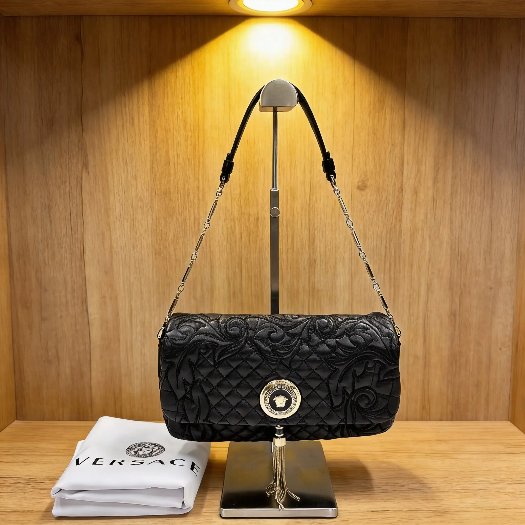 Pre-owned VERSACE Lambskin Shoulder Bag D0619998818