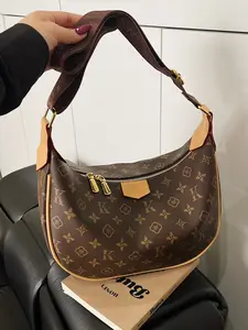Moon Bag Women's Crossbody Bag, Fashionable Crossbody Bag, High-End Korean Style, Daily Commute, Trendy Commuting Bag, Versatile Underarm Bag, New Handbag, Elegant Small Bag