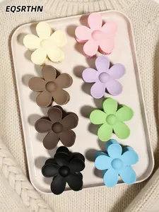 4 pieces of macaron-colored flower clips: Soft and cute color combinations such as light yellow, pink, purple, and green. The three-dimensional petal shape is suitable for spring and summer hairstyles. Sweet girls can instantly add a sense of atmosphere w