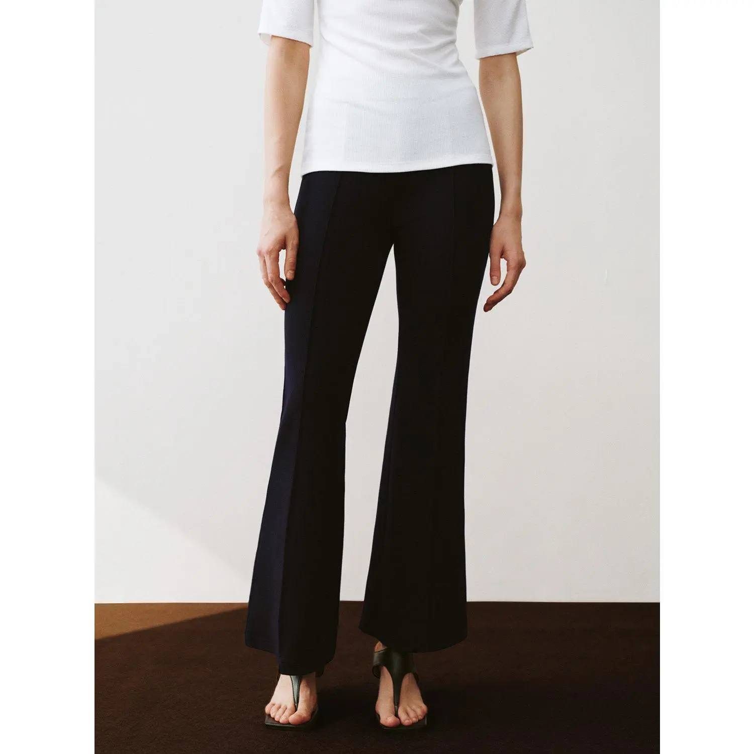 URBAN REVIVO Women's High-Waisted Skinny Flare Pants - Minimalist Slim-Fitting Streetwear Bottoms in a Thick Viscose Blend with Slight Stretch, Basic, Chic, Clothes, Xxs