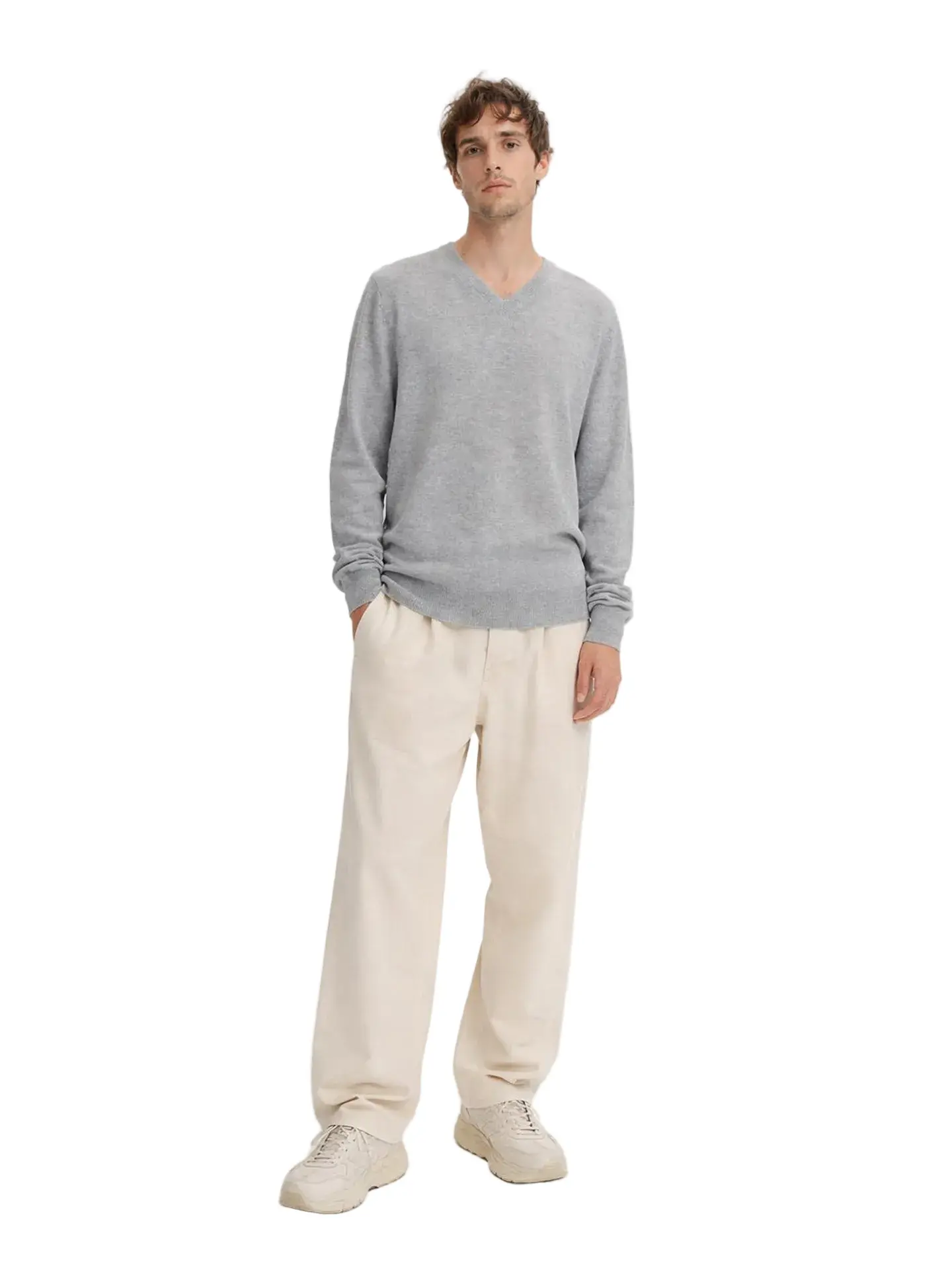 Men's Essential Cashmere V-Neck Sweater
