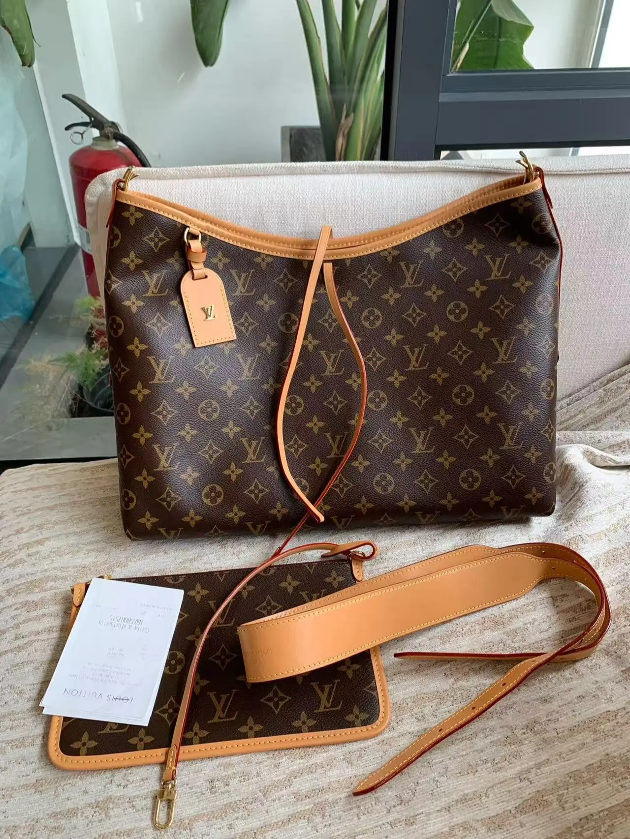 Pre-owned Louis Vuitton CarryAll MM Medium Bag Size: 39 × 30 × 15 cm Includes: 2023 receipt and pouch, N4