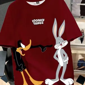 Looney Tunes Men's T-Shirt - Red Cartoon Graphic Tee with Daffy Duck & Bugs Bunny Design