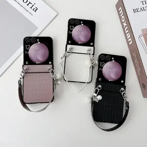 This crocodile pattern PU leather Cellphone case comes with a hand strap. The hard PC back plate provides shockproof and anti-drop protection. The phone case rope is suitable for Samsung Galaxy Z Flip 7, 7FE, 6, 5.