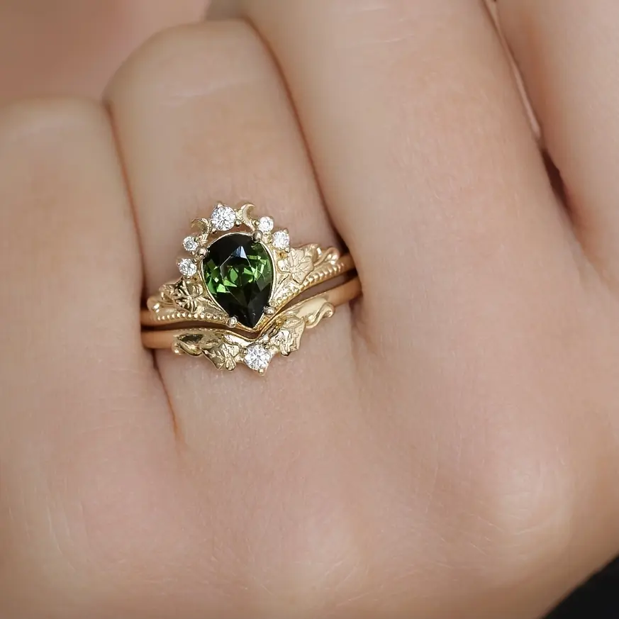 A Pair of Stylish Olive Green Synthetic Synthetic Synthetic Zircon​​ Rings Designed for Teenager, Perfect for Engagements, Weddings, Couple Outings, Parties, And As Gifts for Holidays., for Teenager, For Teenager