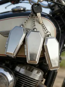 Portable coffin-shaped storage box with keychain, handcrafted Gothic design, pendant, portable storage box, suitable for car, office, outdoor use, multifunctional storage box, suitable for travel