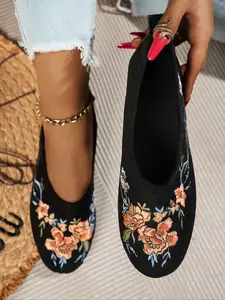 Women's Comfortable Slip-On Breathable Flats, Embroidered Design, All Seasons Wear, Versatile for Any Occasion, Casual Footwear