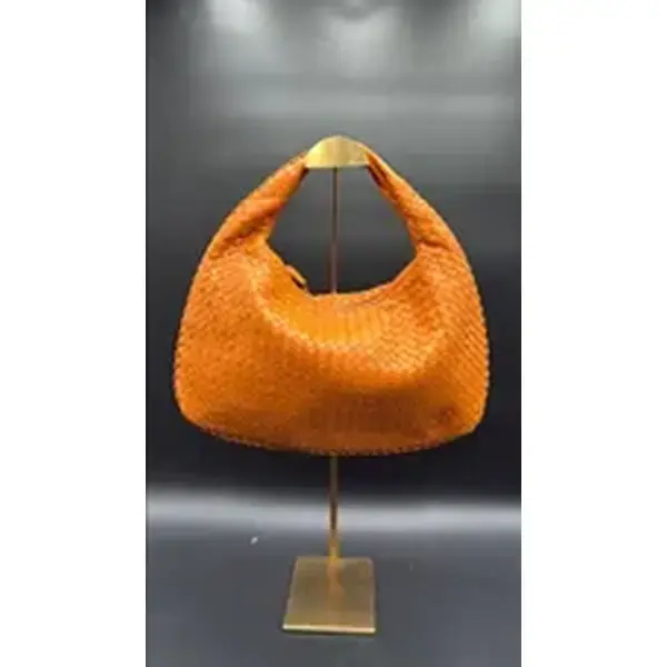 Pre-owned Leather Luxury Bags & Accessories Bottega Veneta Intrecciato Hobo Bag, Mustard Date Code: 115653V00167663. Entrupy ID: XBMWY8M.