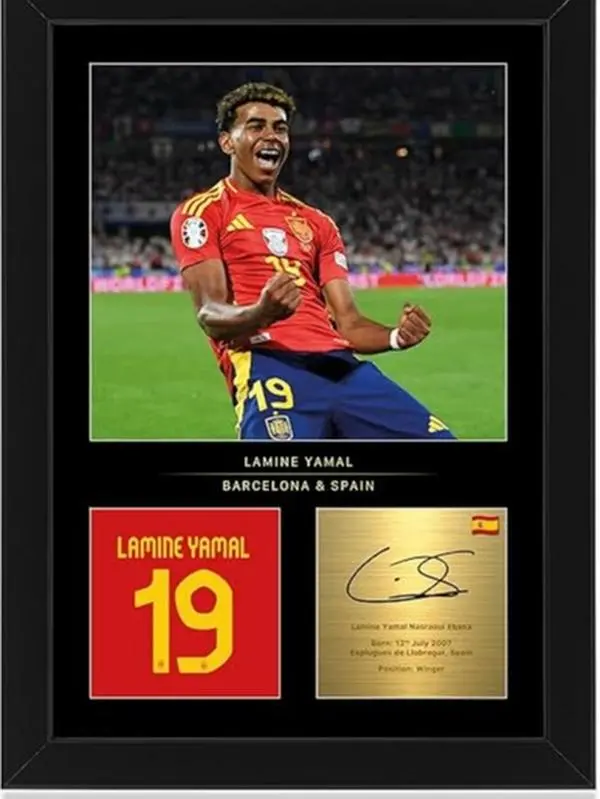La Lamine Yamal Poster UnFramed Photo Display – Reproduced Digital Signature – Gift for Spain and Barcelona Fans