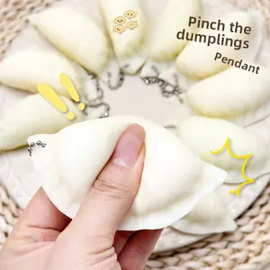 Simulation Dumpling Squishy Toy Stress Relief Keychain, Cute Squeeze Fidget Toy for Kids & Adults, Soft Mochi Sensory Toy, Anxiety Relief Desk Toy, Funny Novelty Gift, Portable Bag Charm, Decompression Toy for School Office Travel