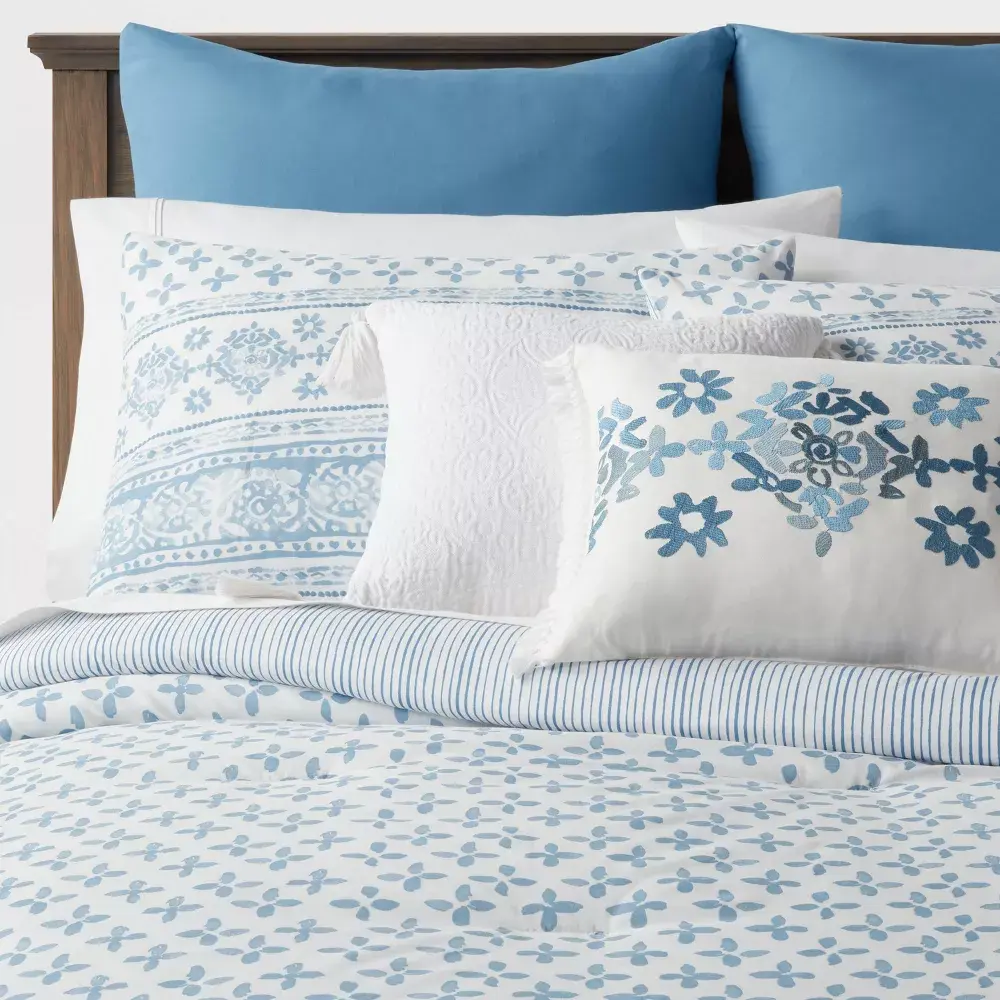 Threshold 8-Piece Comforter Set Percale Floral Block by Light Blue Queen Threshold 8-Piece Comforter Set Percale Floral Block by Light Blue Queen