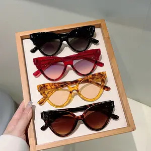 Retro Cat Eye Sunglasses Vintage Trendy Gradient Lens UV400 Fashion Unisex Shades Eyewear