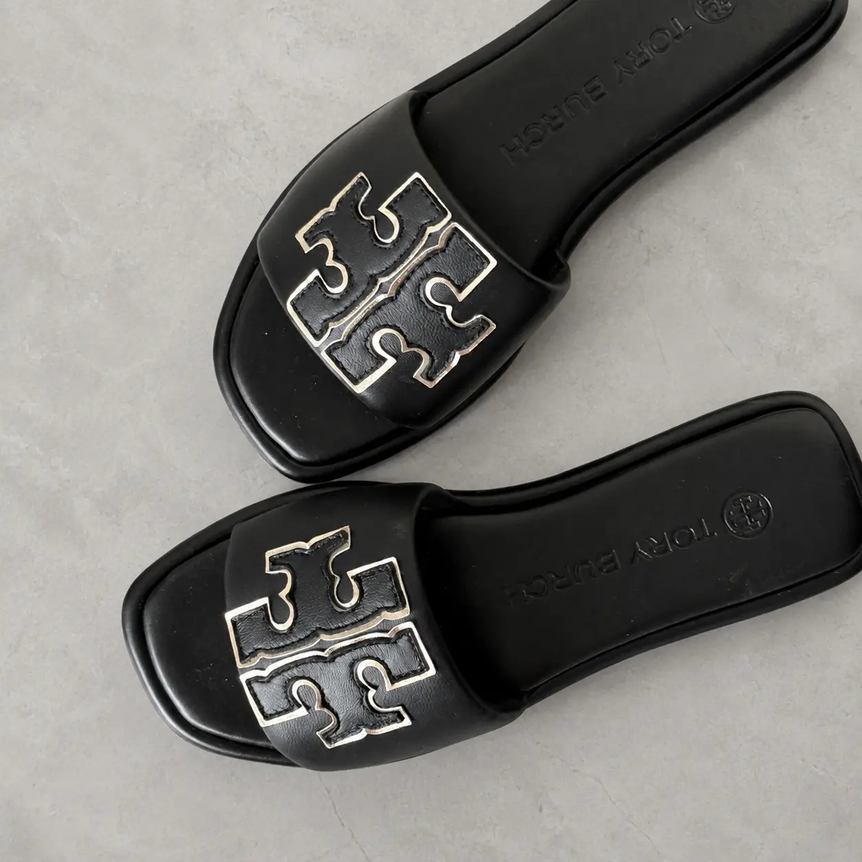 Women’s Flat Thong Sandals with Decorative Cutout Detail – Lightweight Slip-On Summer Shoes for Beach, Vacation & Everyday Wear