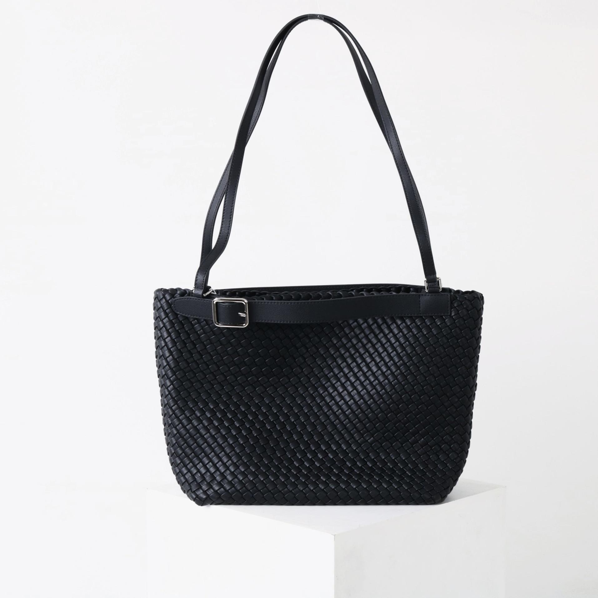 Elegant Woven Leather Shoulder Bag for Women Large Capacity Tote Stylish Durable Design Perfect for Everyday Use