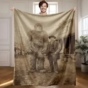 1 piece Early American street encounter with Bigfoot legend character, photo together themed flannel blanket - Modern-style flannel blanket, suitable for sofas and beds, all-season use, super soft and comfortable, digital printing, 100% polyester