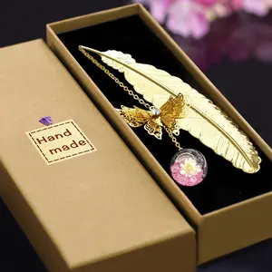 Butterfly Feather Bookmark – Chinese Style Metal Bookmark with Preserved Flowers for Book Lovers & Elegant Reader Gifts