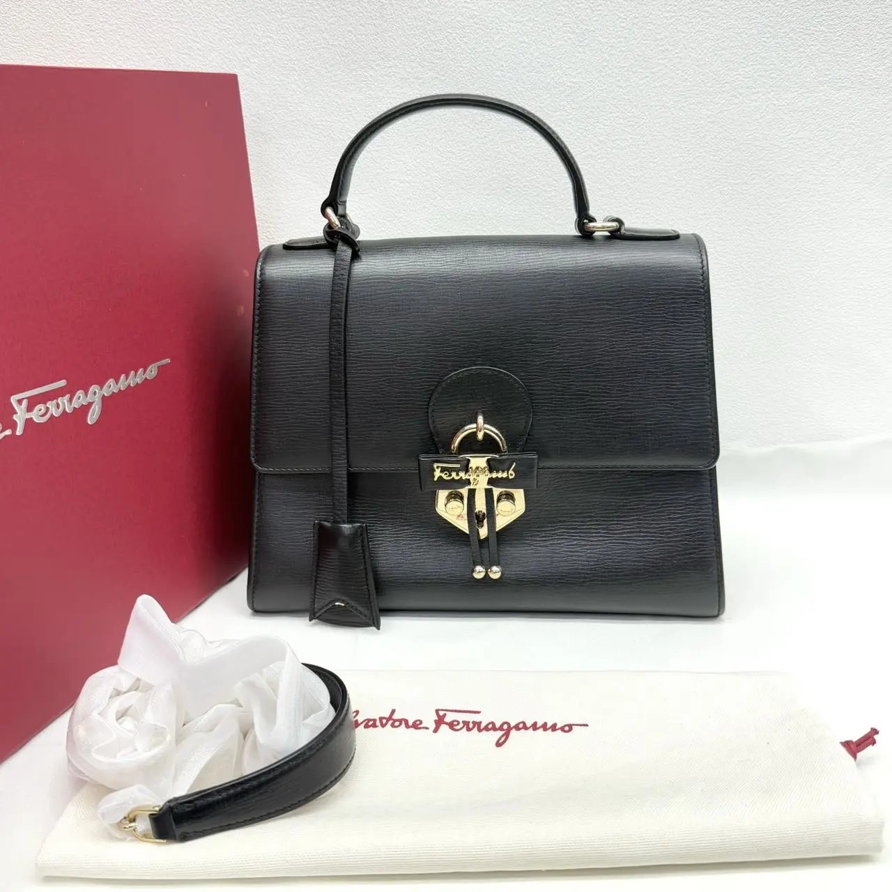 Pre-owned SALVATORE FERRAGAMO Leather Shoulder Bag D0630311212