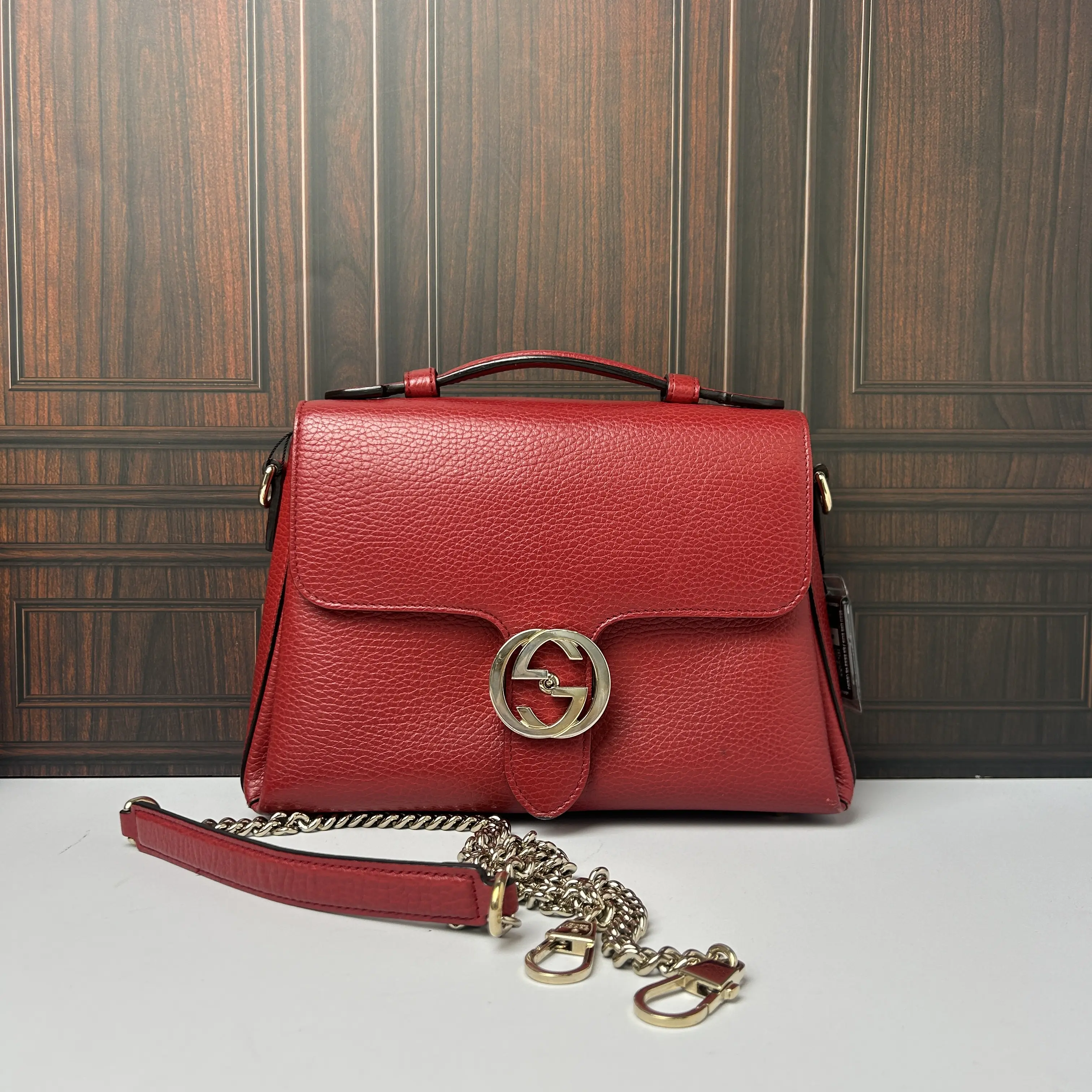 Pre-owned GUCCI Interlocking GG Red Lychee Pattern Handbag 888