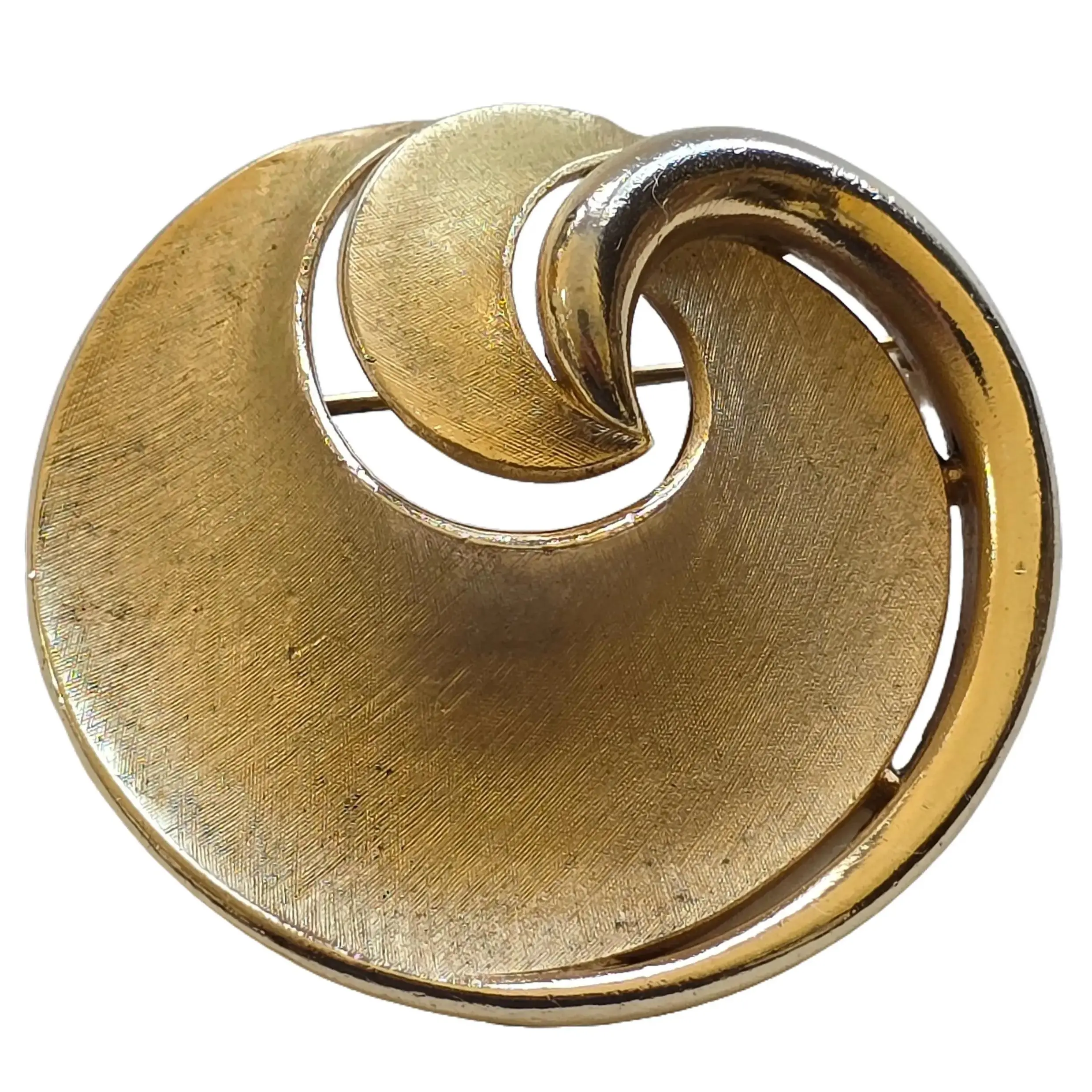 Vintage Crown Trifari Gold Tone Stylized Swirl Wave Modern Abstract Estate Jewelry Brooch Pin