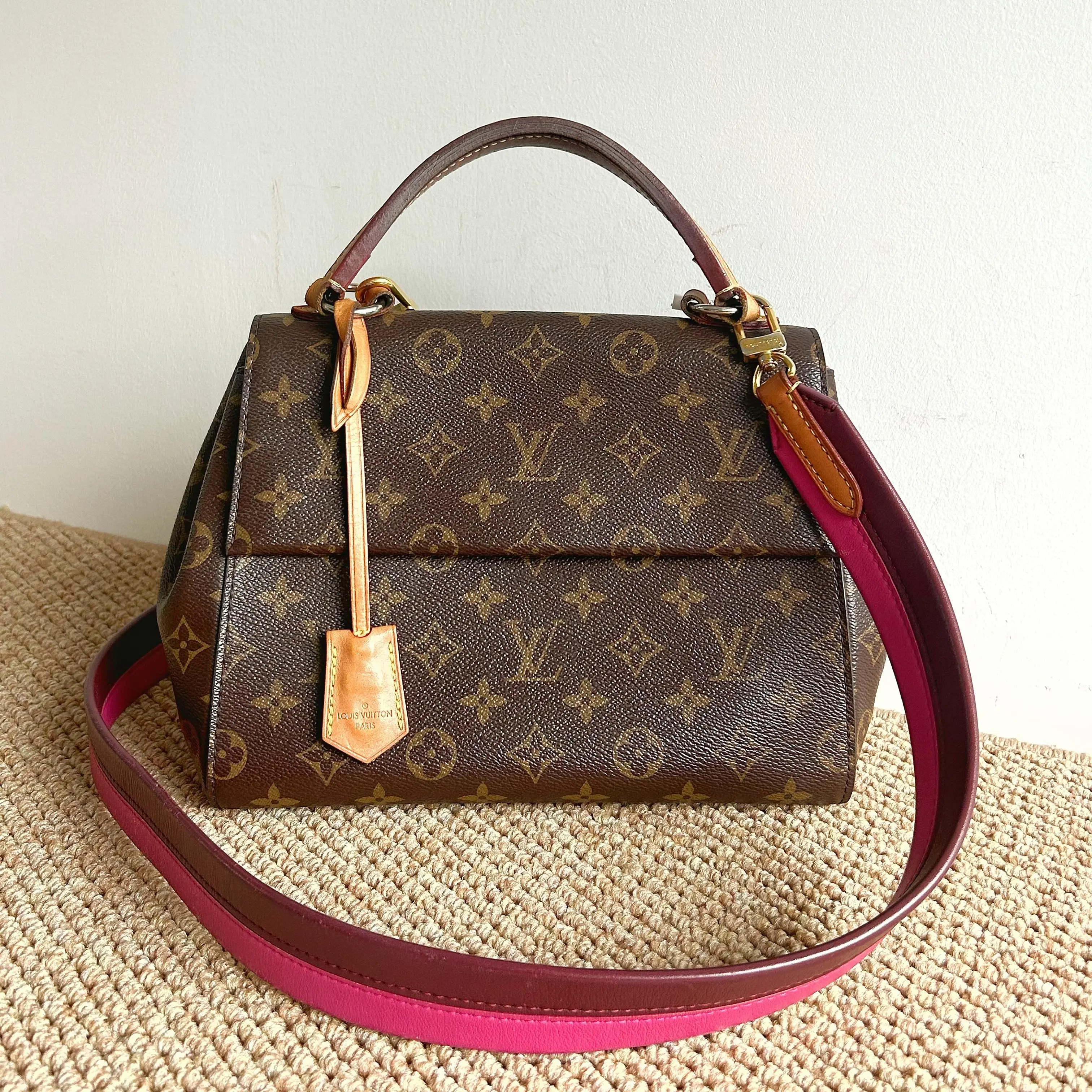 Pre-owned Louis Vuitton LV Classic Monogram cluny BB Shoulder Bag Crossbody Bag, PU Leather Design, Shoulder Bags, Crossbody Bags
