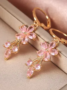 Affordable luxury zirconia flower-shaped clip-on earrings – elegant, versatile and gentle in style, perfect for everyday wear, commuting, dates and formal occasions – an excellent choice for a birthday or festive gift for your best friend or girlfriend