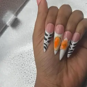 Press-on Nails, Reusable Artificial Set for Women, Easy-to-Apply Fake Nails with Adhesive Tabs