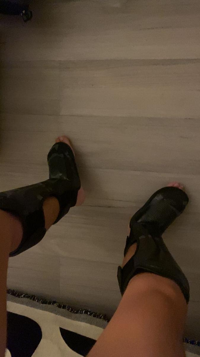 Item: Black, M Adults