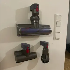 2pcs Wall-Mounted Vacuum Cleaner Holder - Easy-Install, No-Drill Design for Dyson V7, V8, V10, V11 Wireless Handheld Vacuums, Space-Saving Storage Solution, Modern Wall Mount, Durable Plastic Holder, Vacuum Cleaner Storage, Utility Hooks