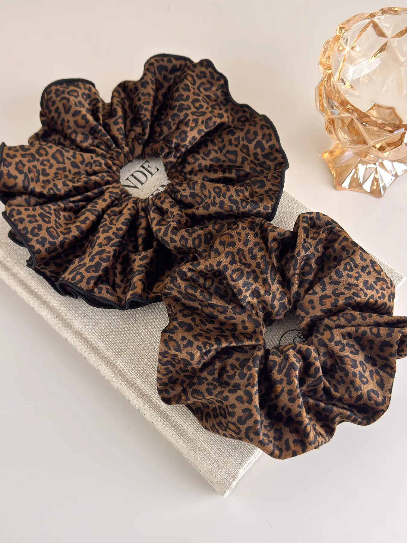 1pcs Velvet Leopard Print Hair Tie for Women, High Elasticity Fashion Hairband, Stylish Two-Layer Ruched Hair Accessory, Fashionable Hair Accessories, Elastic Band Scrunchies, Elastic Hair Ties, Elastic Hair Bands