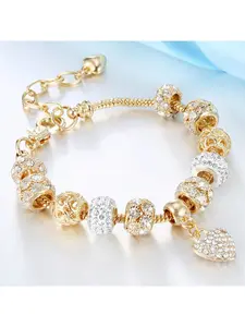 A fashionable women's accessory, Fashionable bangles: a shiny, rhinestone-studded circular metal component paired with a hollow heart metal bead and a detachable rhinestone heart pendant on a copper chain bracelet