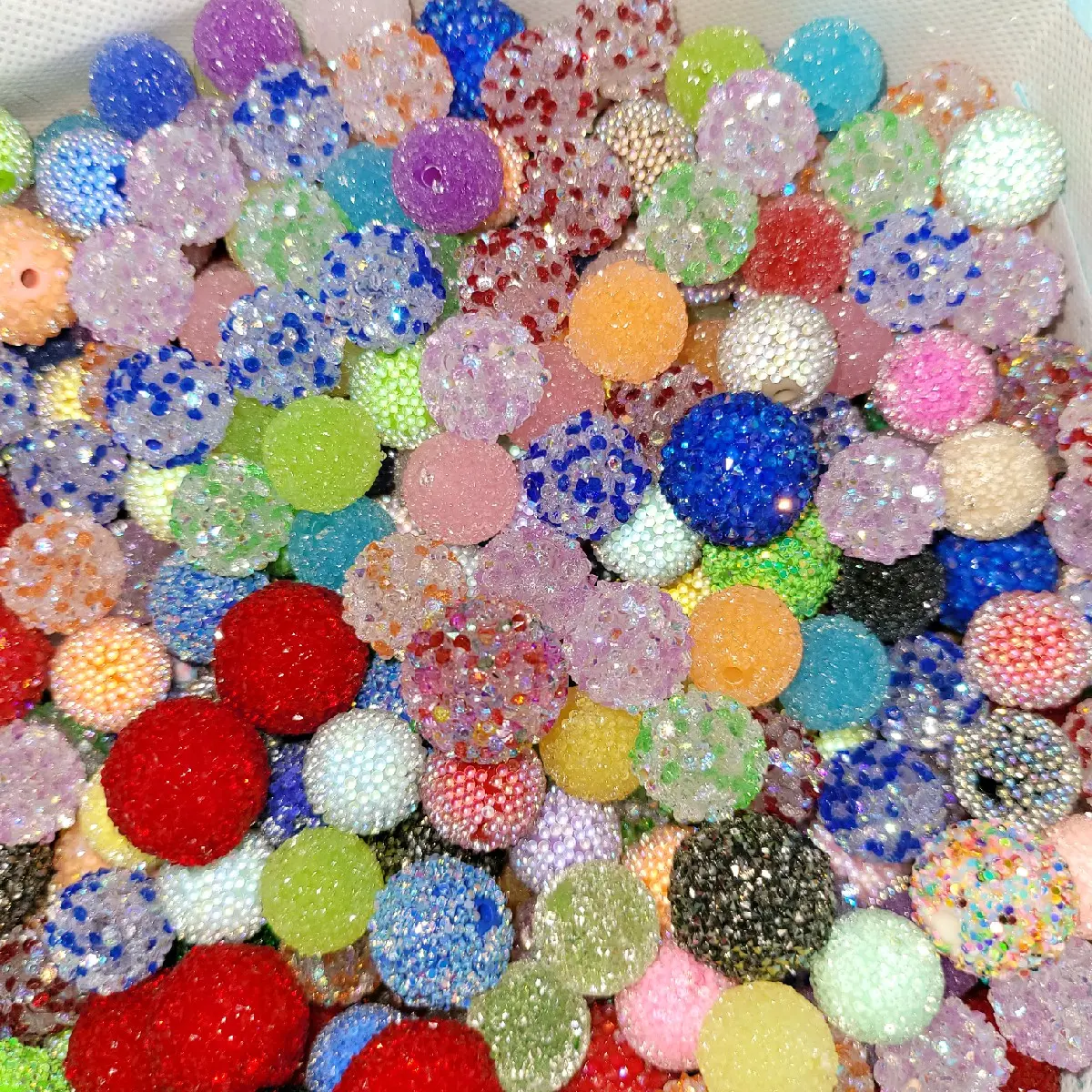 suger bead mix beads. you will receive x20 pcs of suger beads for diy projects. fits on pens bracelet and so much more. acrylic beads. mix is 16mm and 20mm