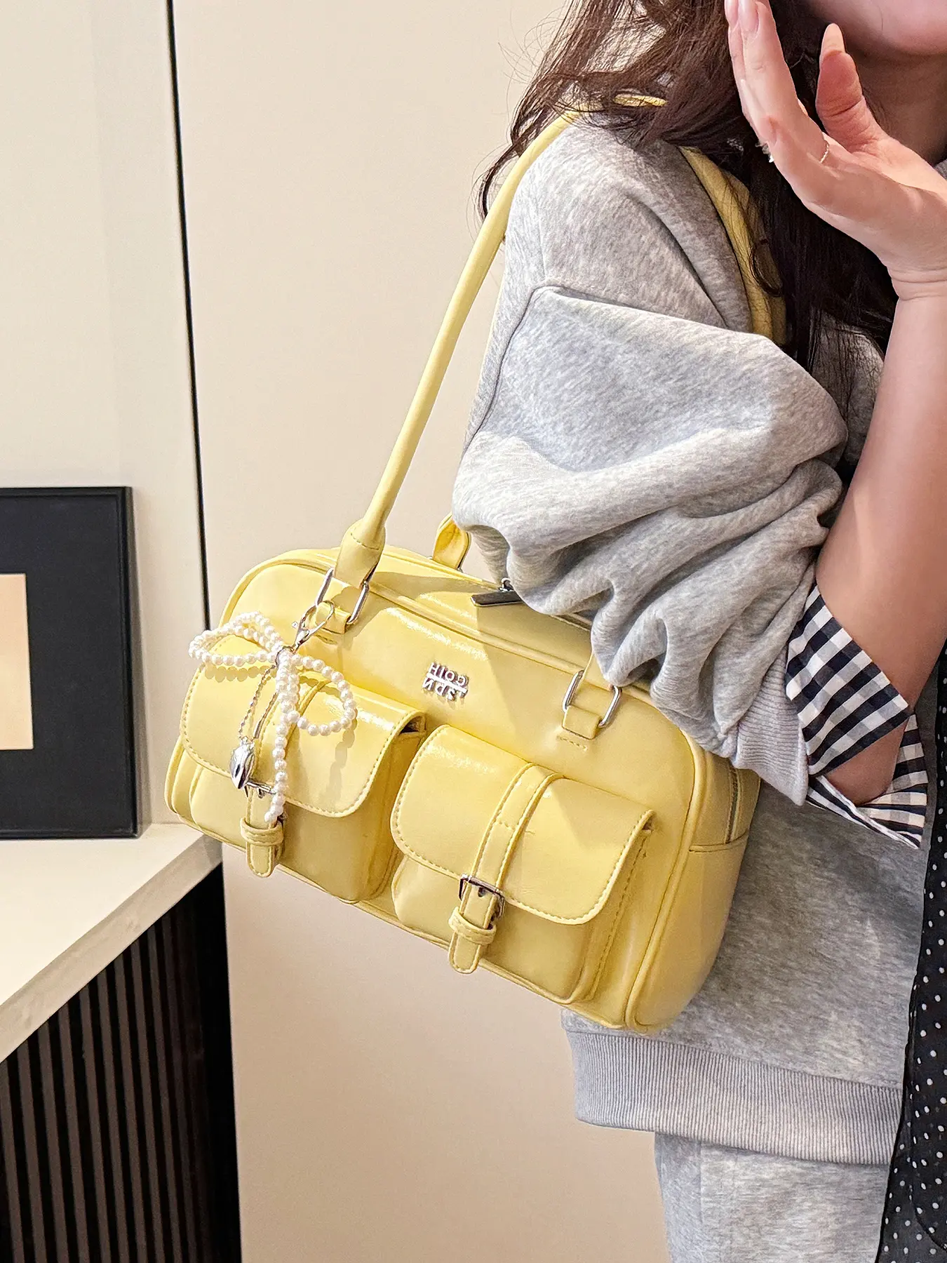 niche design sweet bright-colored pearl bow handbag, Casual Trendy Purses, Fashionable casual bag, double pocket design, college style underarm bag, suitable for college students' daily travel, shopping and taking photos
