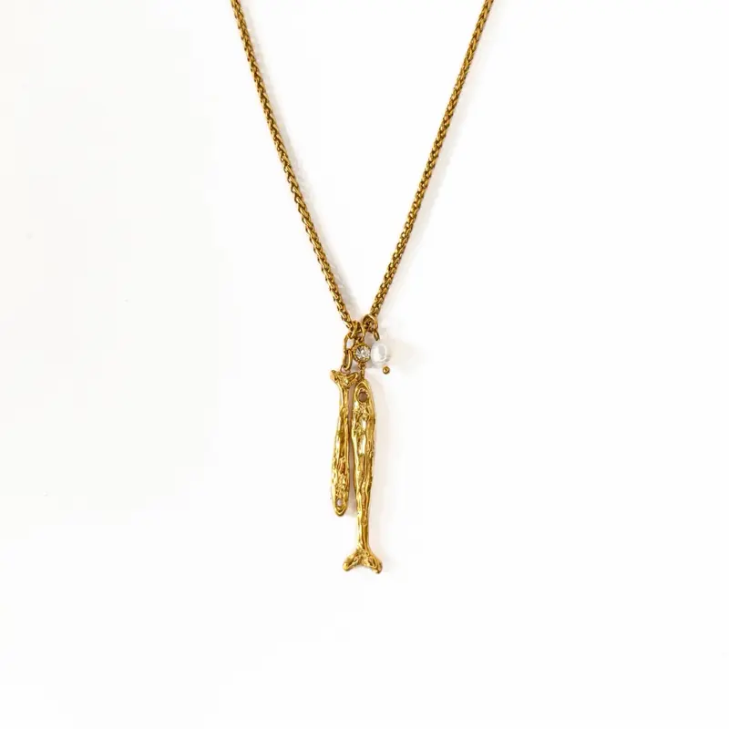 Coastal Catch necklace