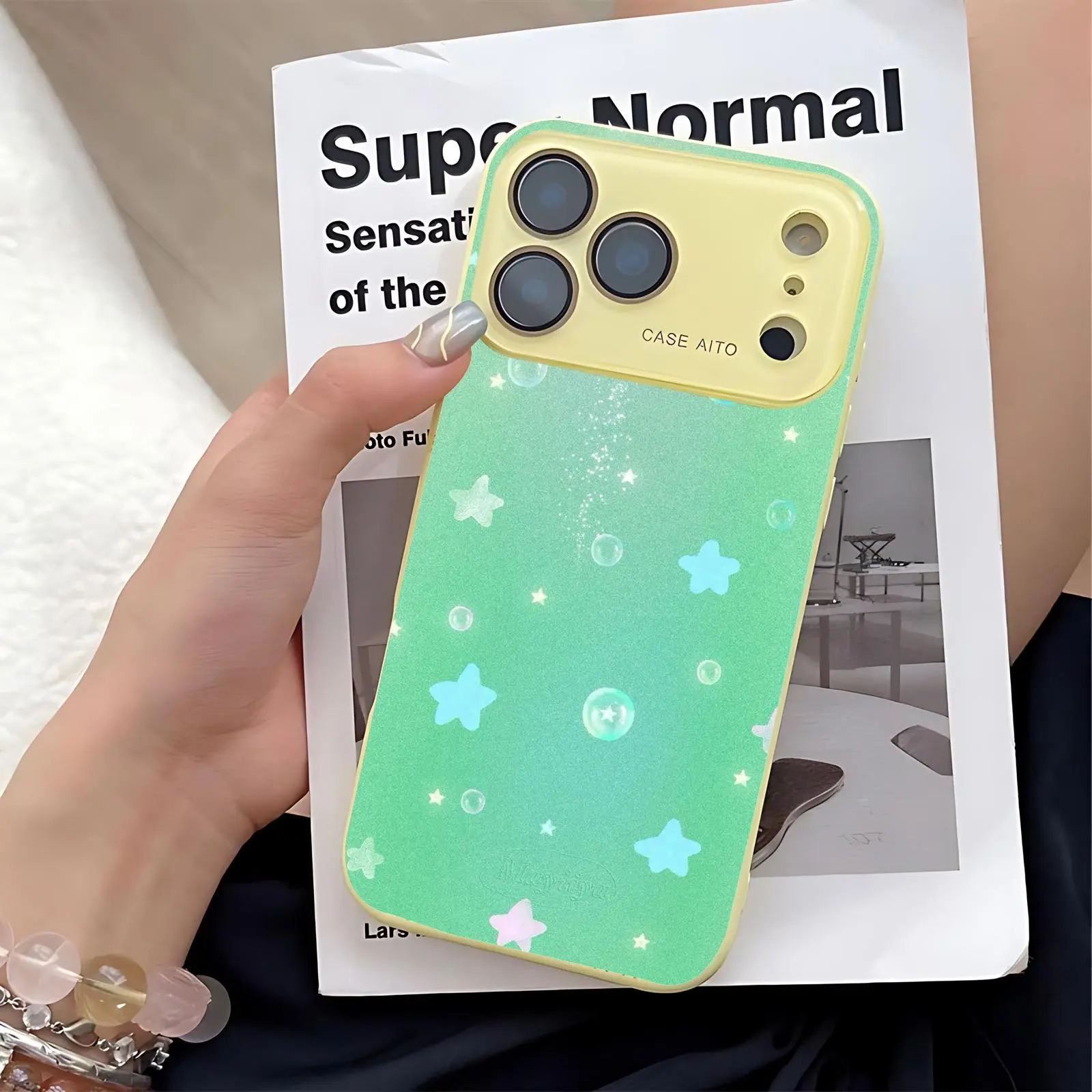 Mint-colored starlight bubble print phone case. Suitable for iPhone 17 Pro Max, 16 Pro Max, 15 Pro Max, and 14 Pro Max. Full lens protection. Also compatible with iPhone 15, 14, 13, and 12. Made of skin-friendly TPU material.
