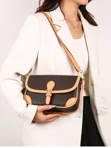 Women's Lightweight Small Leather Crossbody Bag, Classic Vintage Style, New Fashion 2026, Simple and Stylish Handbag, Chic Crossbody Purse, Fashionable Crossbody Bag