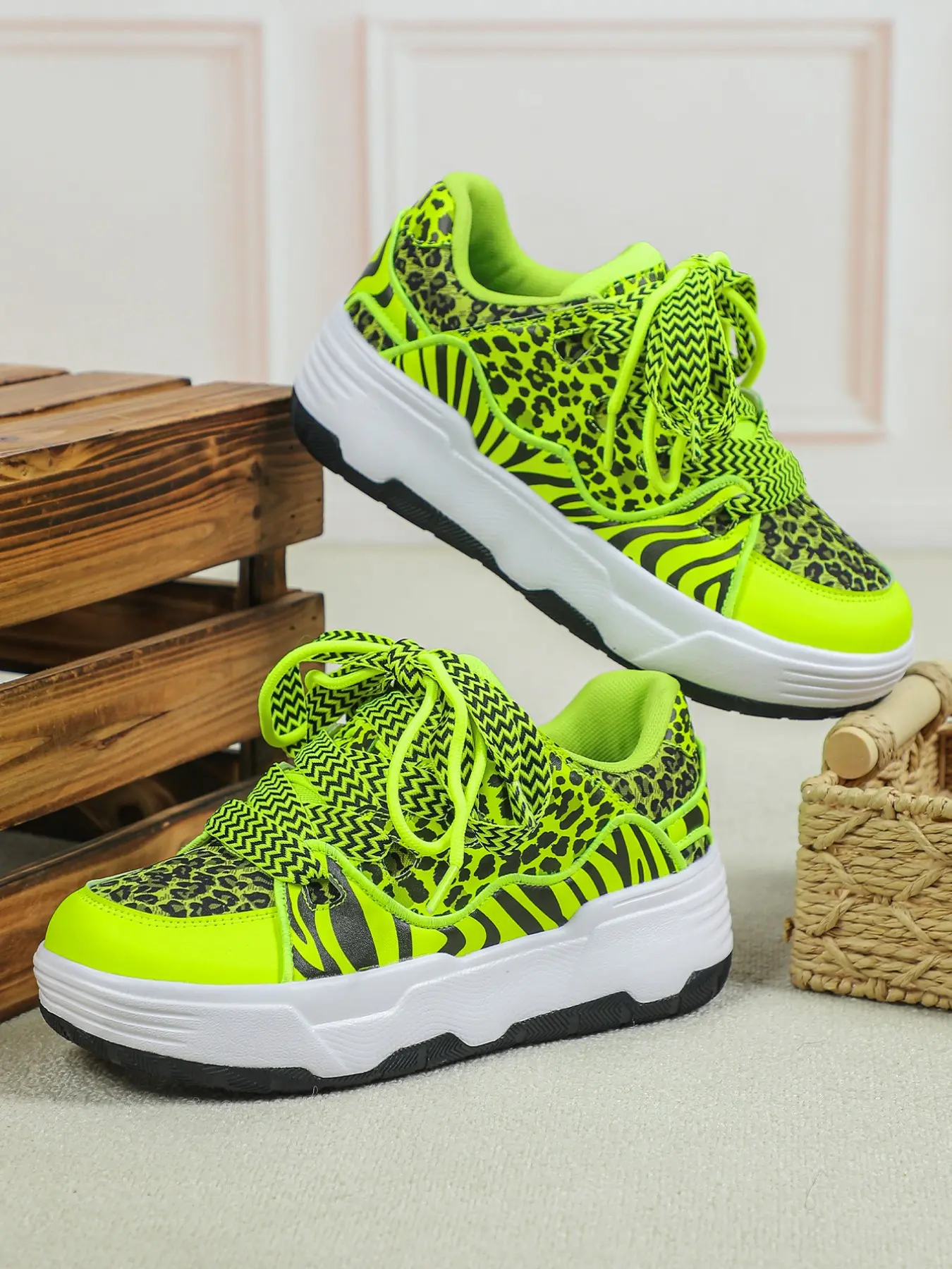 New Thick Sole Leopard Print Men's Casual Sneakers, Thick Soled Sneakers, Comfortable Breathable Low Top Lace-Up Sports Shoes, Ideal for Daily Wear, Gifts, Outdoor Activities