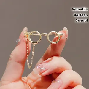 2 Pcs Cartoon Cute Glasses Brooch, Women's High-End Simple Versatile Usage Personalized Lapel Pin, Suit Anti-Slip Button Clip Accessory