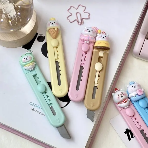 2PC  Cute Cartoon Bear Retractable Utility Knife, Kawaii Portable Box Cutter, Small Pocket Letter Opener, Safe Sliding Box Cutter for Office School Home Packaging Envelope Cutting, Aesthetic Stationery Gift for Students
