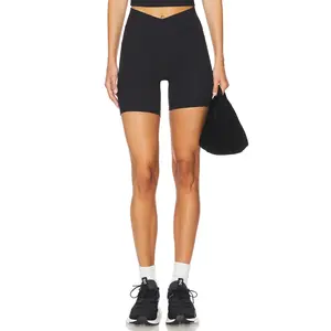 437 The V Short in Black