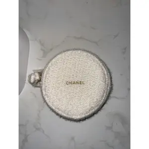Pre-owned Leather Mini Bags White Tweed Round Crossbody Bag – Compact Elegant Statement Handbag