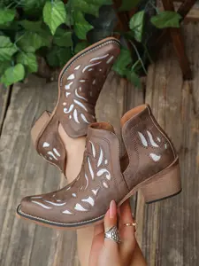 Women's Floral Embroidered Short Boots, Almond Toe, Chunky Heel, Classic Western Cowboy Style, Comfortable and Fashionable, Ideal for Activities