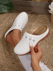 Comfortable Large Size Slip-On Sandals, Hollow Out Rivet Decor, Soft Anti-Slip Breathable Women's Shoes, Summer Travel Casual Mom Shoes, Hollow Out Clogs