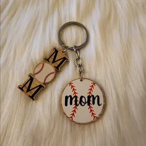 Baseball Mom Keychain with "Baseball Mom" Inscription - Durable Metal Coating - Perfect for Any Baseball Mom - Stylish Design for Keys