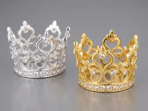 12pcs Golden Mini Crown Cake Toppers with rhinestone hearts – elegant cupcake decorations for weddings, birthdays, and princess parties. Ornaments