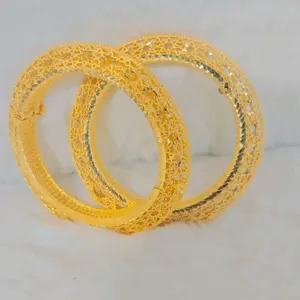 2pc Bangle Set - Elegant Gold-Tone Filigree Design with Sparkling Accents for Women's Fashion