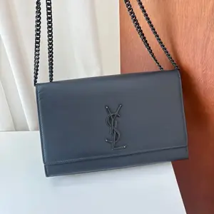 Pre-owned Yves Saint Laurent leather Crossbody Bags YSL chevron calfskin cross body bag black logo