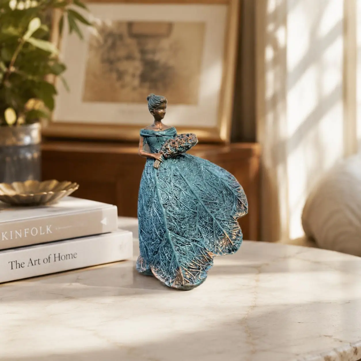 Vintage Resin Elegant Lady Statue, Cabbage-Textured Skirt, Bouquet-Holding Figurine, Home Decor Ornament for Table Shelf Living Room