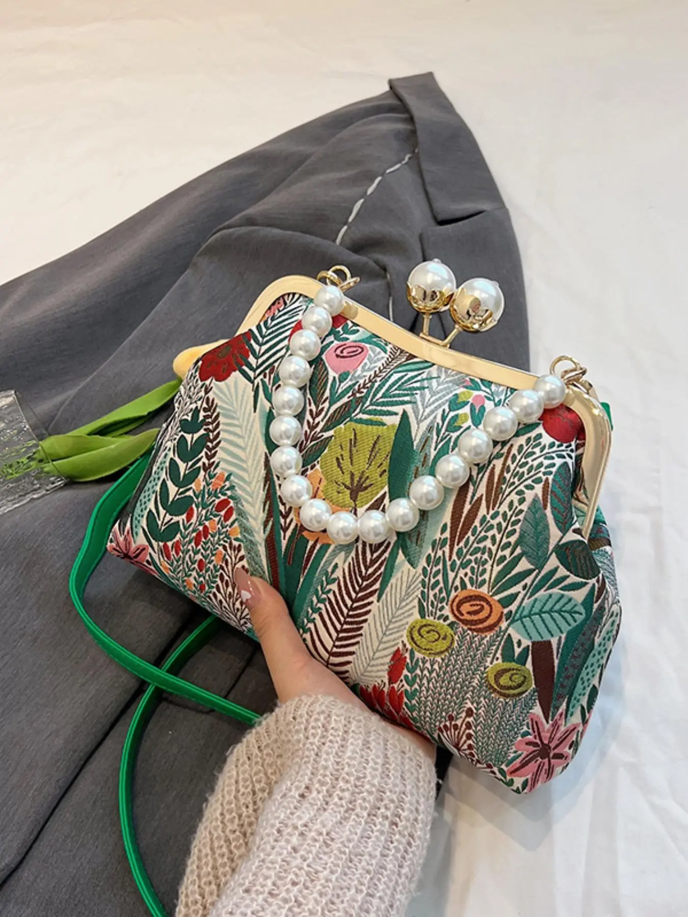 Women's Fashionable Floral Print Crossbody Bag, Simple Pearl Chain Handbag, Elegant Temperament Embroidery, Portable and Adjustable Shoulder Strap Bag, Adjustable Strap Satchel, Stylish Crossbody Bag, Cross Body Bags