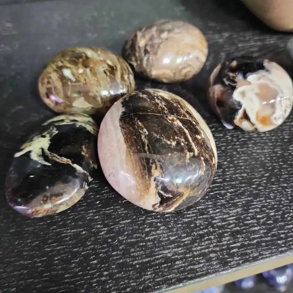 🖤✨ Black Opal Palmstone – Protection, Transformation and Intuition 🌑